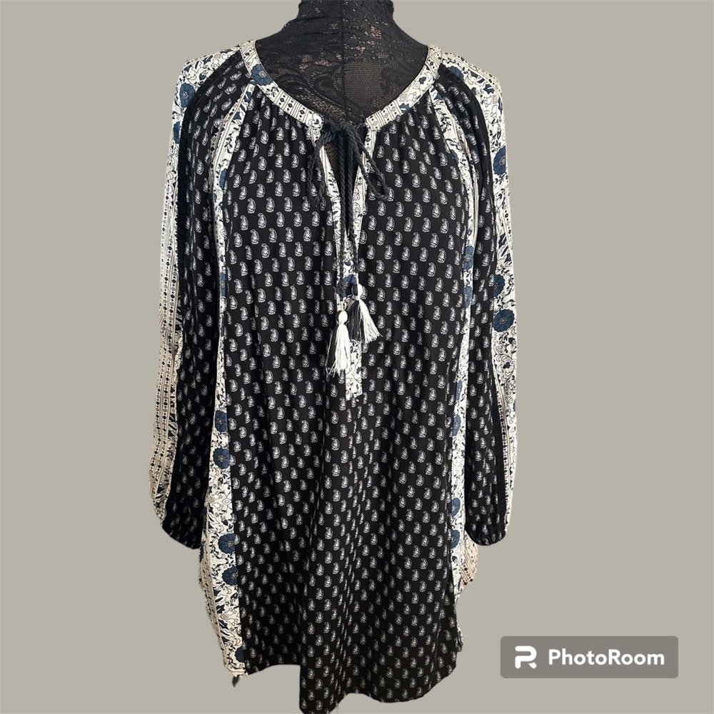 Women’s beautiful black white beige patterned pullover blouse size 1X